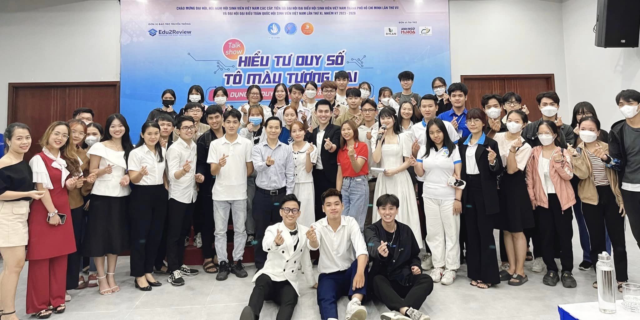 TALKSHOW HIỂU TƯ DUY SỐ TÔ MÀU TƯƠNG LAI – GEN Z CẦN LÀM GÌ CHO “NGÀY MAI” RỰC RỠ?