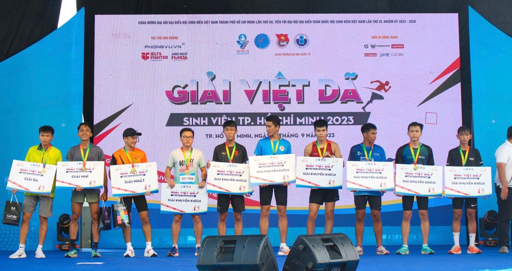 trao-giai-giải-viet-da-sinh-vien-tphcm_1 