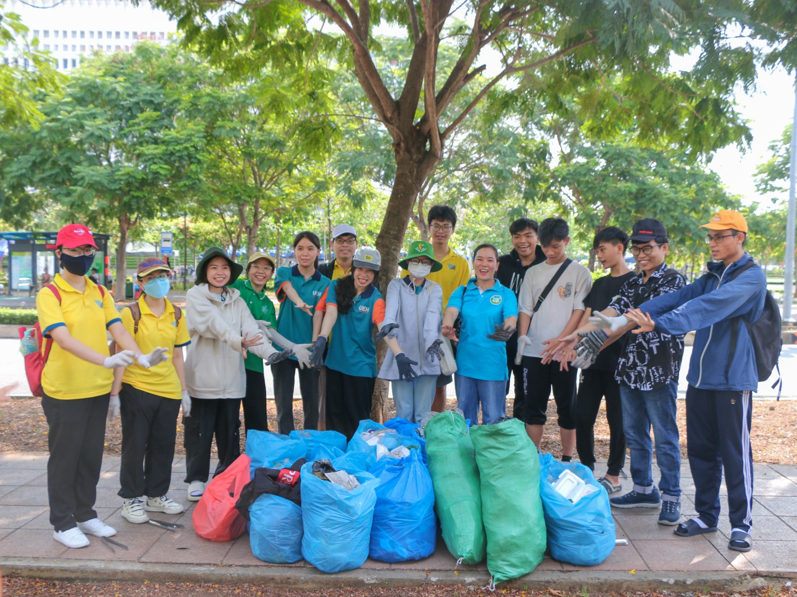 Chương trình Nhặt rác “YÊU MÔI TRƯỜNG”